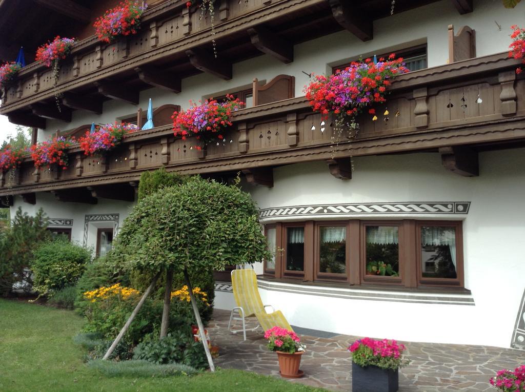 Hotel Garni Almhof 蒂罗尔-泽费尔德 外观 照片