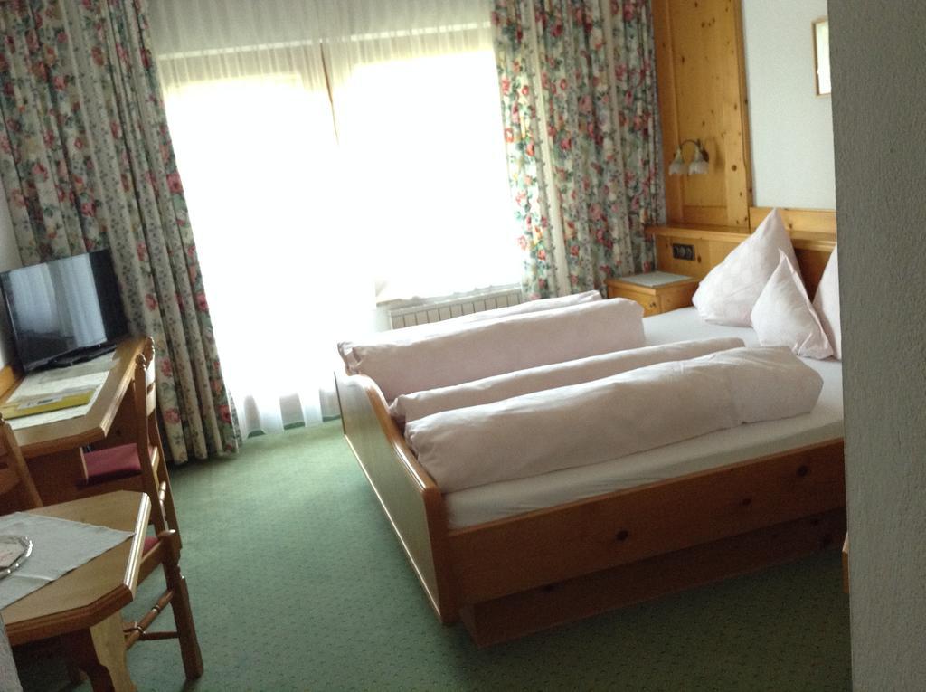 Hotel Garni Almhof 蒂罗尔-泽费尔德 外观 照片